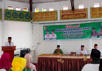 Pengurus Cabang Forum Komunikasi Diniyah Takmiliyah (PC FKDT) Kota Solok Periode 2026–2031 resmi dikukuhkan di Balerong 99, Rumah Dinas Walikota Solok, Rabu (30/9/2026). (Foto: IST/Fitria Sartika)