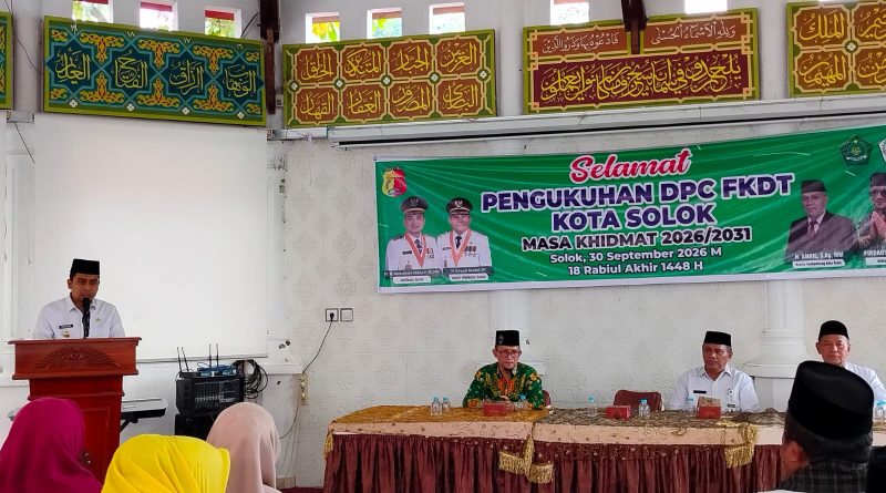 Pengurus Cabang Forum Komunikasi Diniyah Takmiliyah (PC FKDT) Kota Solok Periode 2026–2031 resmi dikukuhkan di Balerong 99, Rumah Dinas Walikota Solok, Rabu (30/9/2026). (Foto: IST/Fitria Sartika)