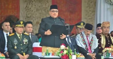 Ketua DPRD Provinsi Sumatera Barat, Drs. H. Muhidi, M.M., mendapat kehormatan untuk membacakan naskah Ikrar pada Upacara Peringatan Hari Kesaktian Pancasila yang dirangkaikan dengan Hari Jadi ke-81 Provinsi Sumatera Barat, Kamis (1/10/2026). (Foto: IST/Novrianto)