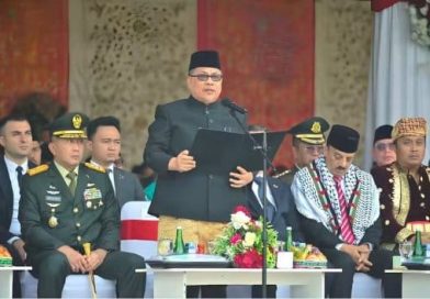 Ketua DPRD Provinsi Sumatera Barat, Drs. H. Muhidi, M.M., mendapat kehormatan untuk membacakan naskah Ikrar pada Upacara Peringatan Hari Kesaktian Pancasila yang dirangkaikan dengan Hari Jadi ke-81 Provinsi Sumatera Barat, Kamis (1/10/2026). (Foto: IST/Novrianto)