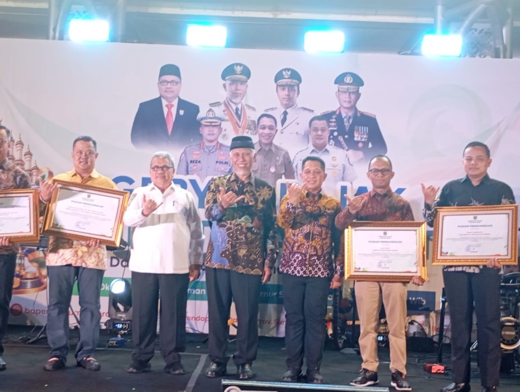 Ketua DPRD Provinsi Sumatera Barat, Muhidi (nomor dua dari kiri), menghadiri kegiatan Gebyar Pajak yang diselenggarakan oleh Badan Pendapatan Daerah (Bapenda) Sumbar, Sabtu (3/10/2026). (Foto: IST/Novrianto)