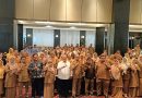 Foto bersama Ketua DPRD Provinsi Sumatera Barat, Muhidi, dengan peserta Bimbingan Teknis (Bimtek) Peningkatan Kompetensi Guru PPPK Provinsi Sumatera Barat, Selasa (6/10/2026). (Foto: IST/Novrianto)
