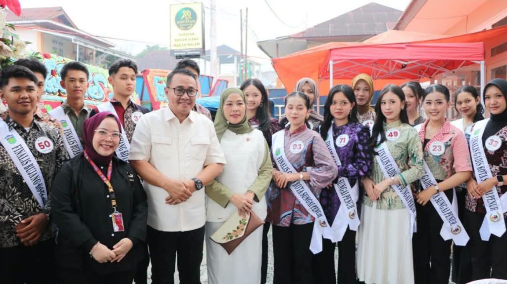 Wali Kota Sungai Penuh, Alfin, S.H., menghadiri sekaligus meresmikan pembukaan Kopitiam Madani 08 yang berlokasi di kawasan Berok, Dusun Baru, Kota Sungai Penuh, Kamis (1/10/2026). (Foto: Diskominfosta Sungai Penuh)