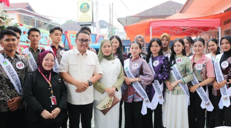 Wali Kota Sungai Penuh, Alfin, S.H., menghadiri sekaligus meresmikan pembukaan Kopitiam Madani 08 yang berlokasi di kawasan Berok, Dusun Baru, Kota Sungai Penuh, Kamis (1/10/2026). (Foto: Diskominfosta Sungai Penuh)