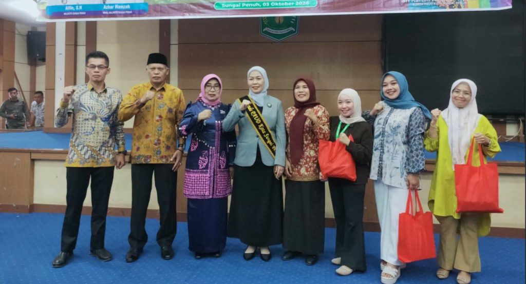 Wakil Wali Kota Sungai Penuh, Azhar Hamzah, secara resmi membuka kegiatan Kelas Parenting Orang Tua PAUD Kota Sungai Penuh di Aula Kantor Wali Kota, Sabtu (3/10/2026). (Foto: Diskominfosta Sungai Penuh)