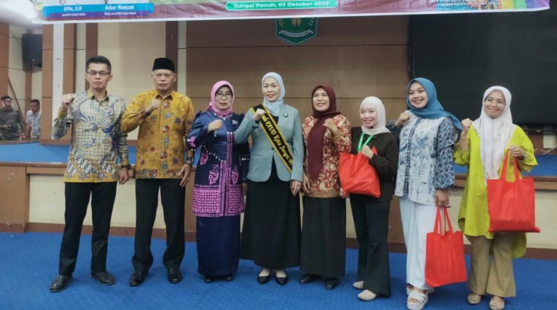 Wakil Wali Kota Sungai Penuh, Azhar Hamzah, secara resmi membuka kegiatan Kelas Parenting Orang Tua PAUD Kota Sungai Penuh di Aula Kantor Wali Kota, Sabtu (3/10/2026). (Foto: Diskominfosta Sungai Penuh)