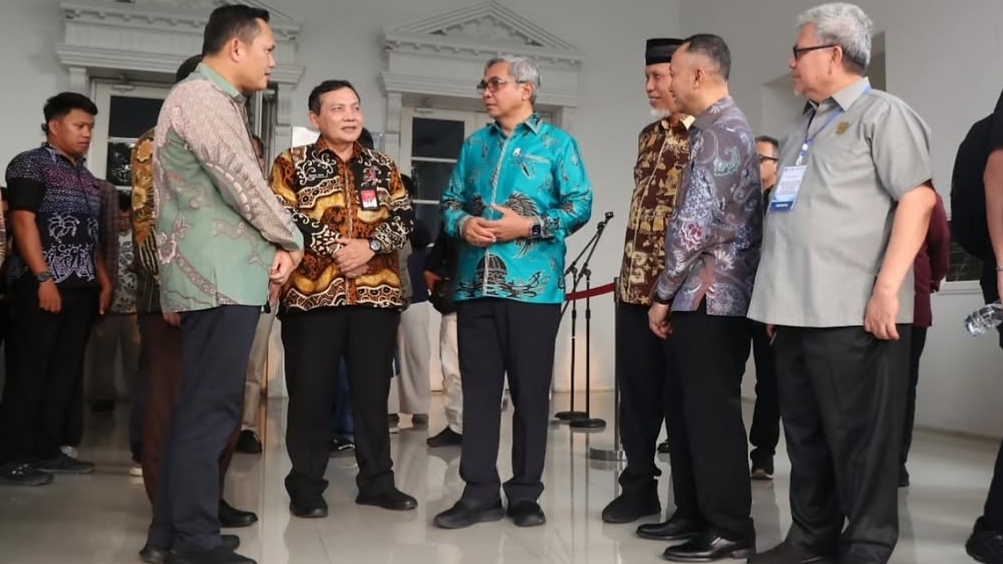 Ketua DPRD Provinsi Sumatera Barat, Muhidi (pertama kanan), dalam Rapat Koordinasi Penguatan Tata Kelola Pemerintahan Daerah dan Pencegahan Korupsi di Auditorium Istana Gubernur Sumatera Barat, Kamis (8/10/2026). (Foto: IST/Novrianto)